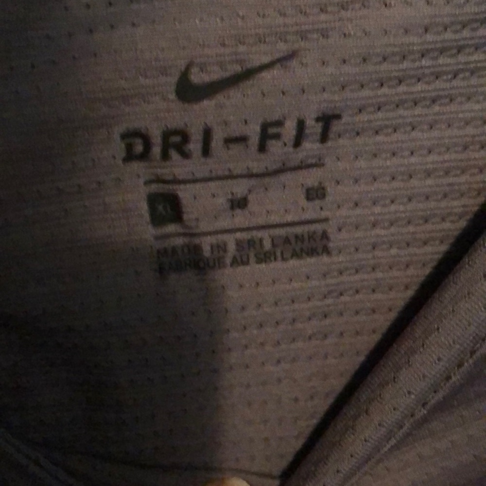 Girls Nike shirt - Picture 2 of 4